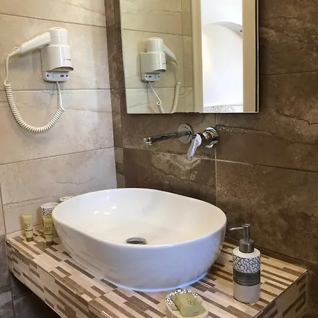 Maria's 3* Ajía Ána